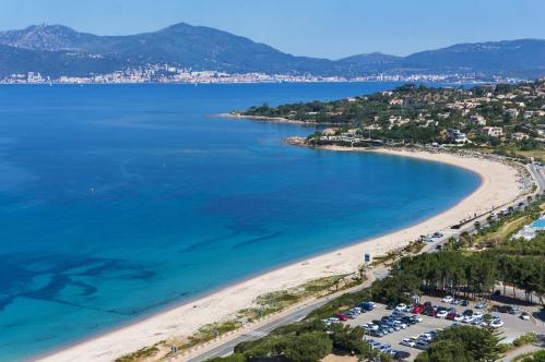 01 15 06 plage agosta min